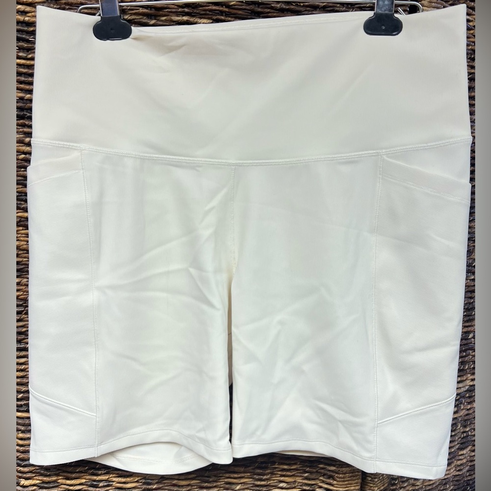 Calia- Women's Cream Shorts, New with tags, dirt line on front leg- XXL
